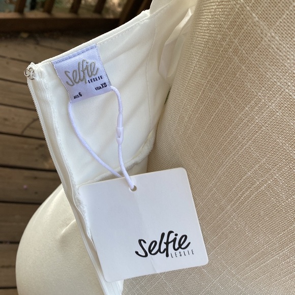 Selfie Leslie ANECDOTE U-NECKLINE KNEE LENGTH DRESS WHITE - Picture 11 of 12